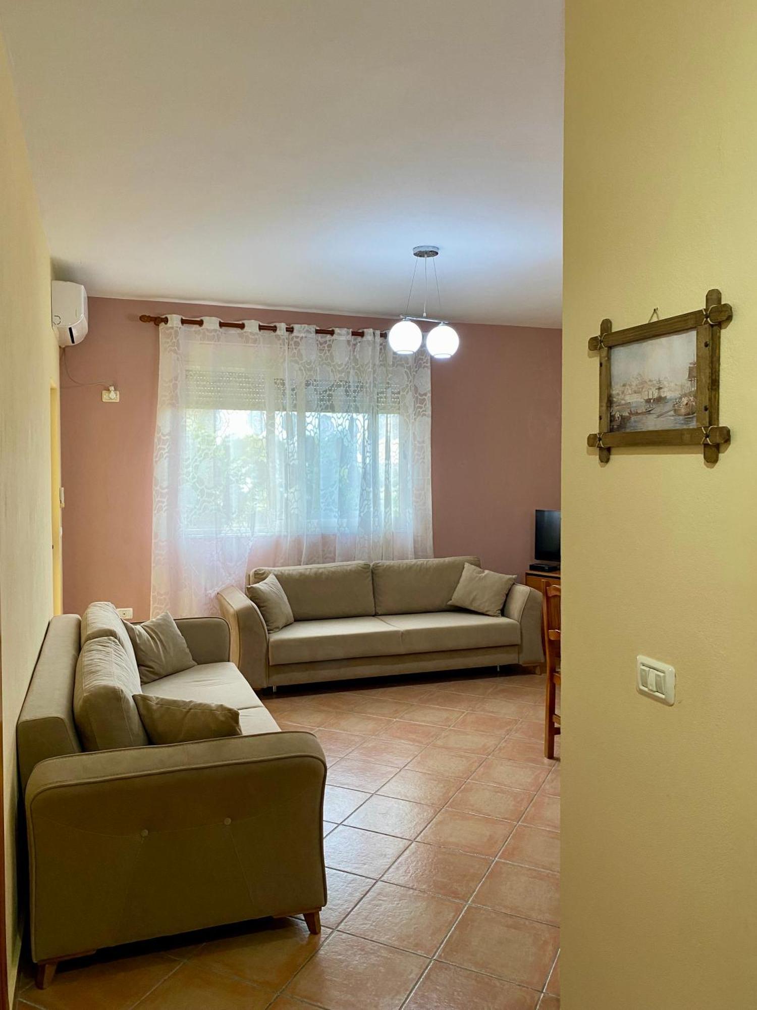 Comfy One-bedroom Flat In Golem, 1br, 2 Sofas Apartamento Golem (Tirana)